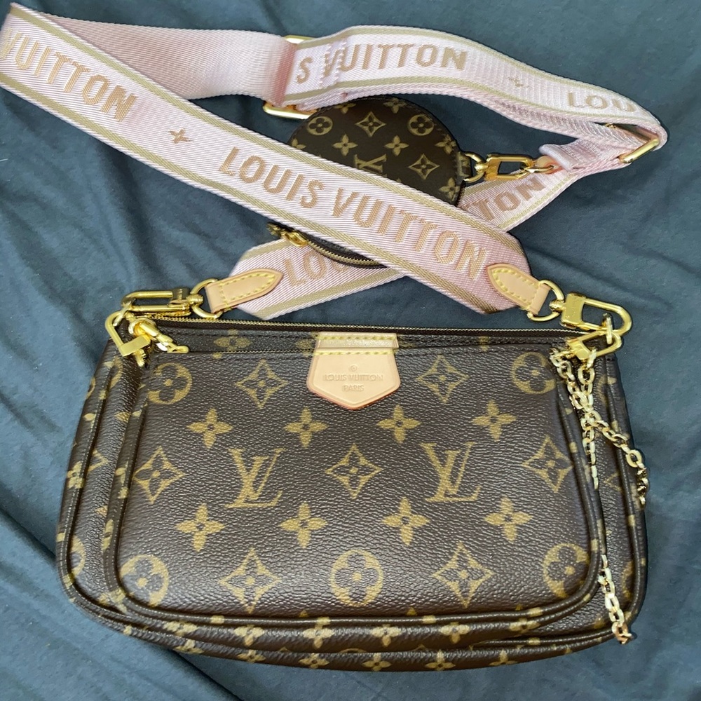 ❌SOLD❌ Louis Vuitton multi pochette also on eBay!!